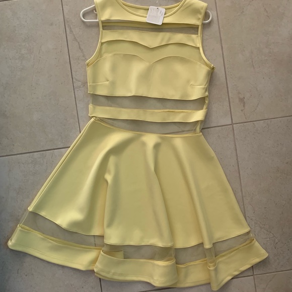 Dress - Picture 2 of 4